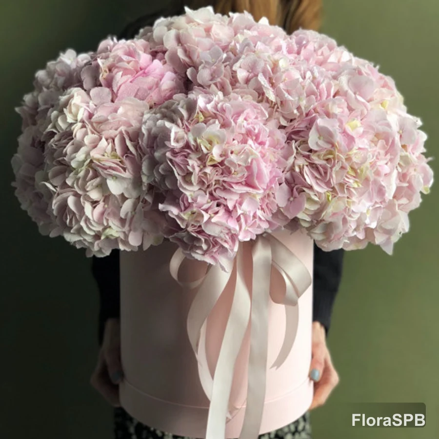 Цветы в коробке Лия